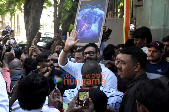 Photos: Ajay Devgn snapped on his birthday interacting with the media | Parties & Events