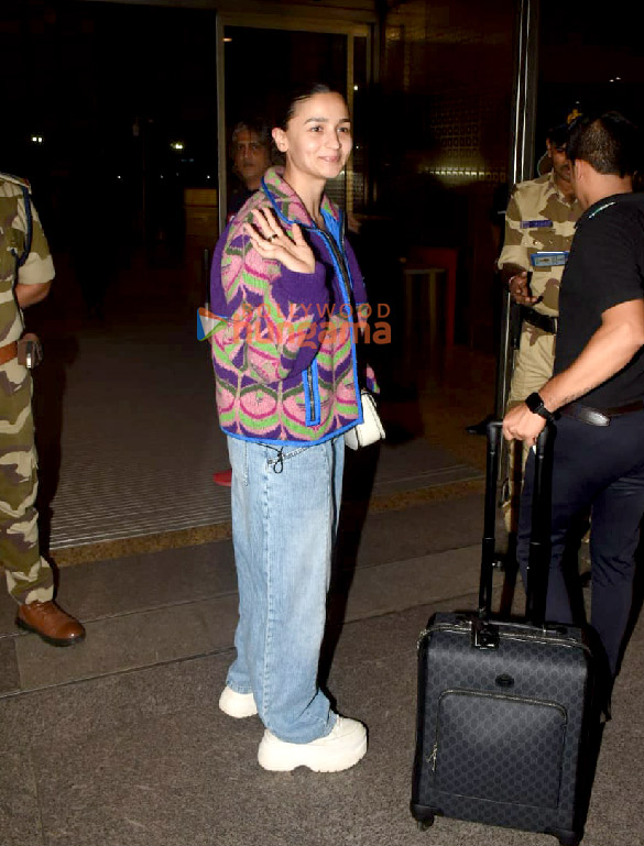 photos alia bhatt tamannaah bhatia and siddharth nigam snapped at the airport 4