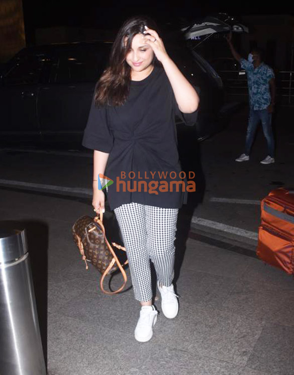 photos alia bhatt and parineeti chopra snapped at the airport 677 1