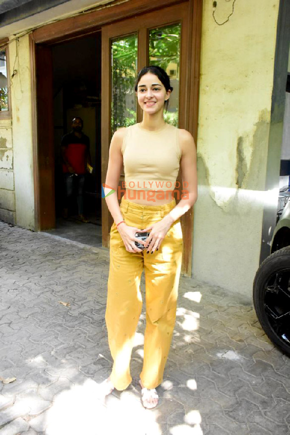 Photos: Ananya Panday snapped outside a dubbing studio in Bandra | Parties & Events