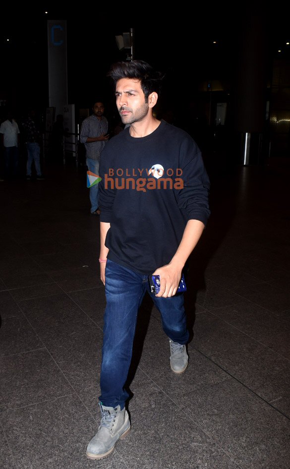 photos anushka sharma kartik aaryan and kiara advani snapped at the airport 5