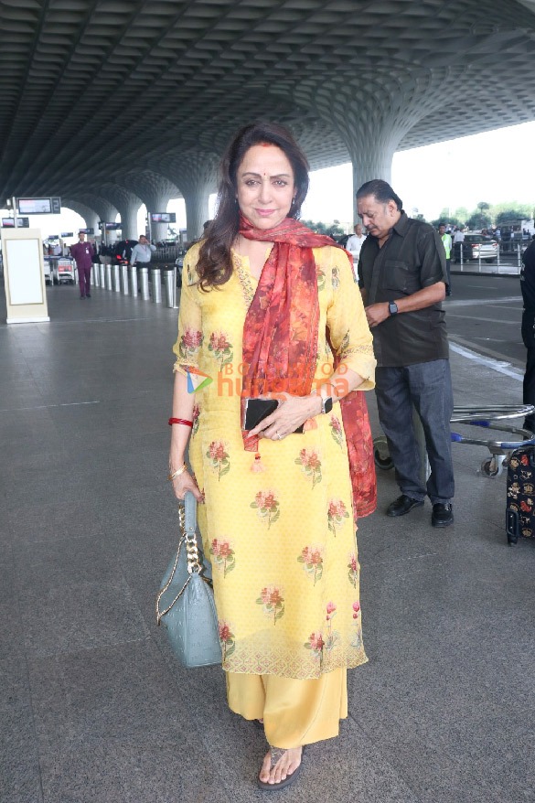 photos arjun kapoor malaika arora hema malini and others snapped at the airport 1