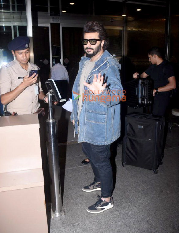 photos arjun kapoor malaika arora and yo yo honey singh snapped at the airport 1