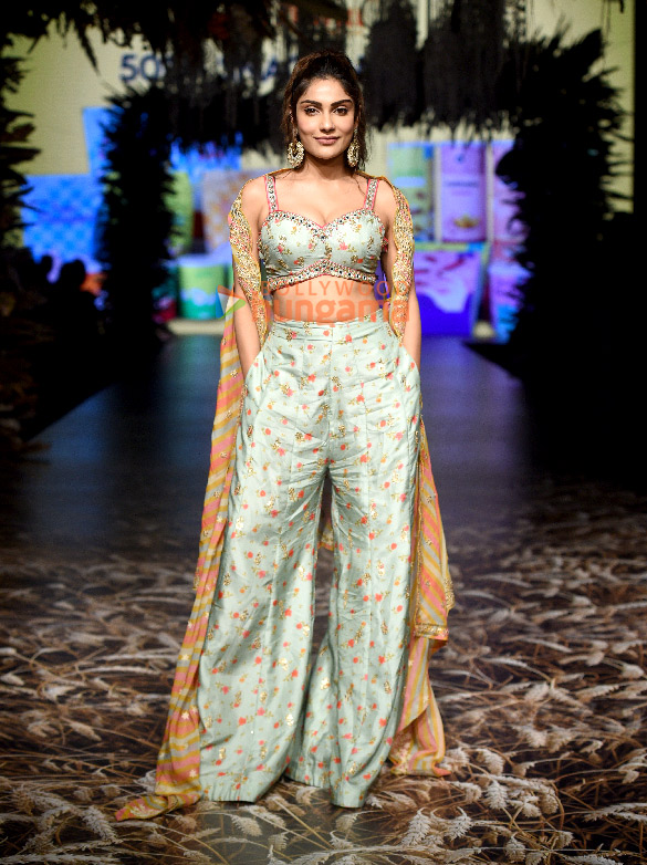photos celebs at bombay times fashion week 2023 3