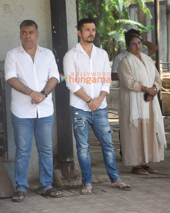 photos celebs attend mukesh chhabras mother funeral 13