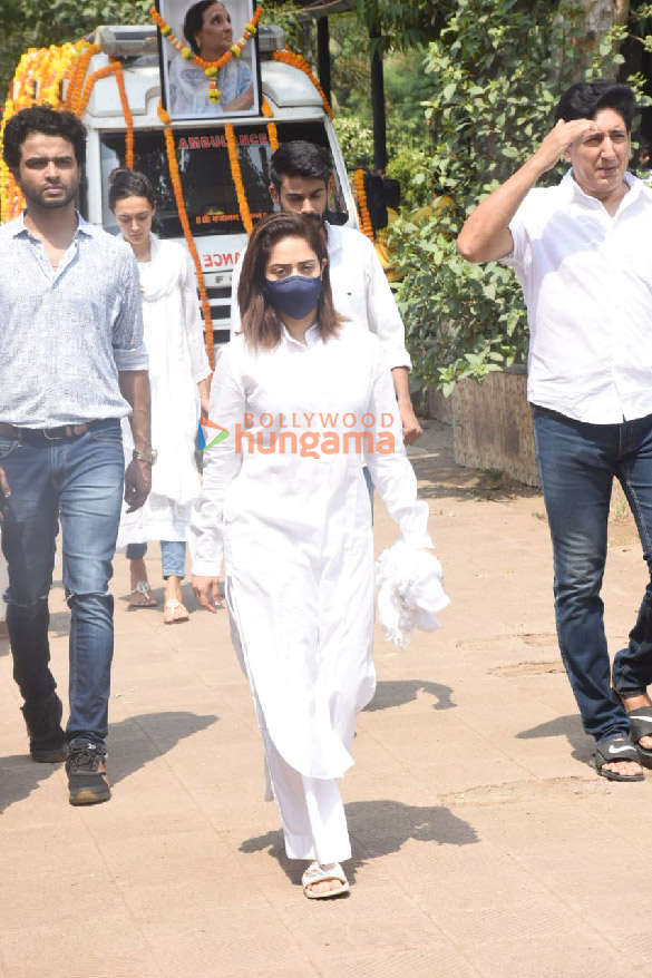 photos celebs attend mukesh chhabras mother funeral 5