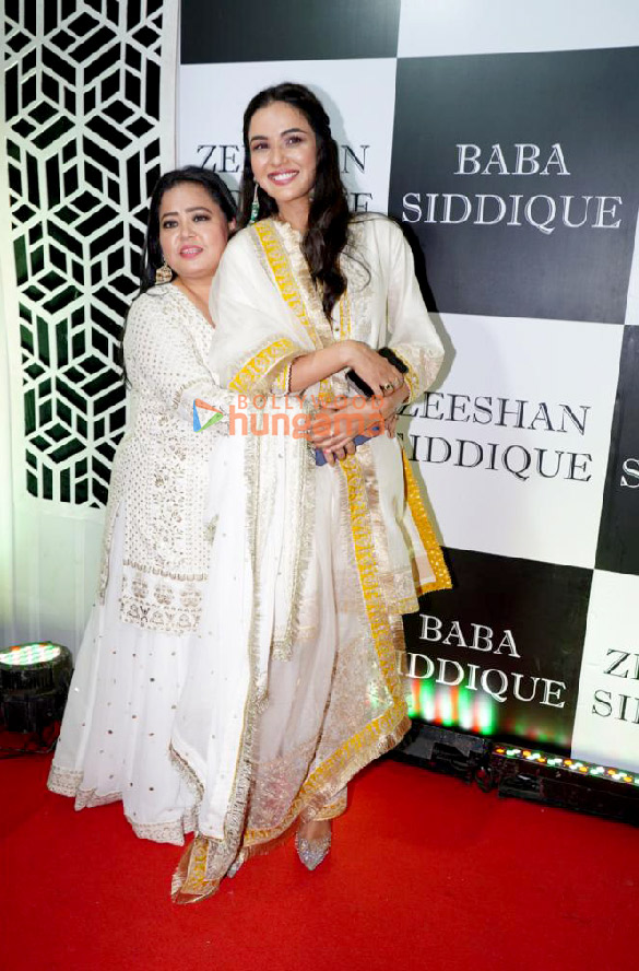 photos celebs snapped at baba siddiques iftaar party1 12