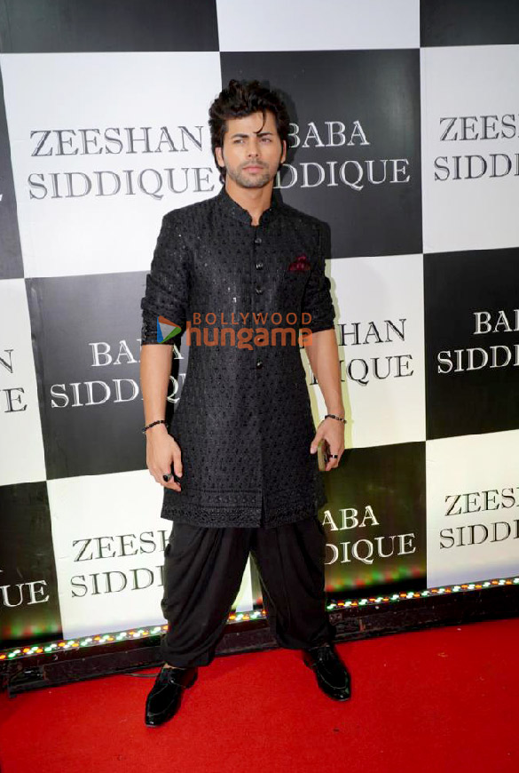 photos celebs snapped at baba siddiques iftaar party1 7