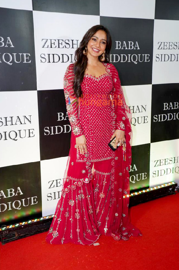 photos celebs snapped at baba siddiques iftaar party3 1