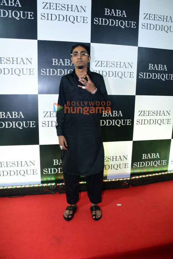 photos celebs snapped at baba siddiques iftaar party6 23