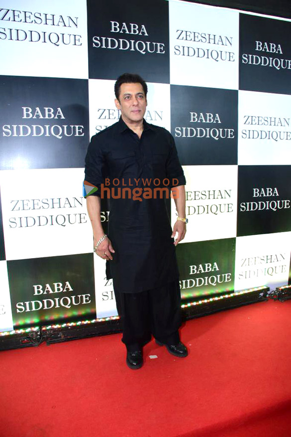 Photos: Celebs snapped at Baba Siddique’s Iftaar party Photos: Celebs snapped at Baba Siddique’s Iftaar party