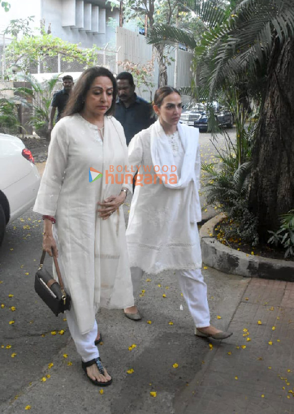 photos celebs spotted at pamela chopra prayer meet 4