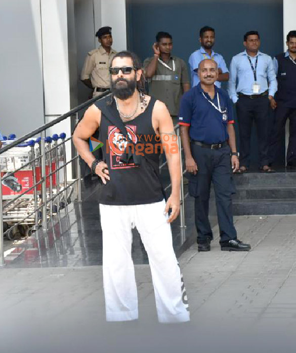 photos chiyaan vikram jayam ravi karthi sobhita dhulipala and aishwarya lekshmi arrive in mumbai to promote their film ps 2 3