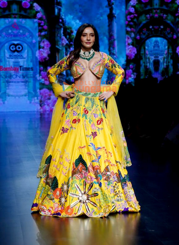 photos dia mirza and neha sharma turns showstopper for bombay times fashion week 2023 3