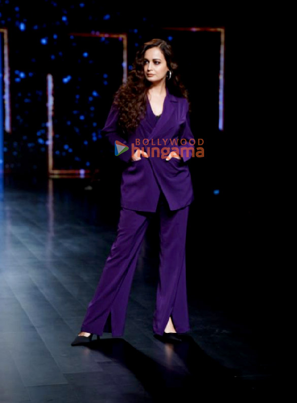 photos dia mirza turns showstopper for bombay times fashion week 2023 4