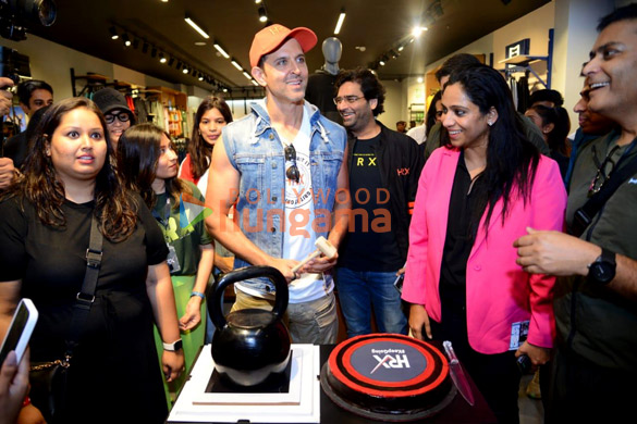 photos hrithik roshan snapped at the launch of the first hrx store in mumbai at phoenix market city 1