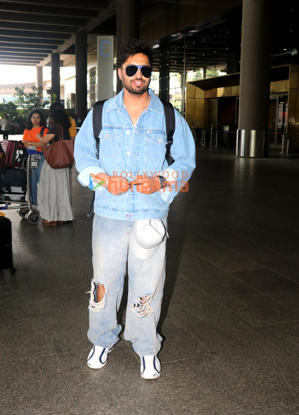 photos kiara advani madhuri dixit and others snapped at the airport 3