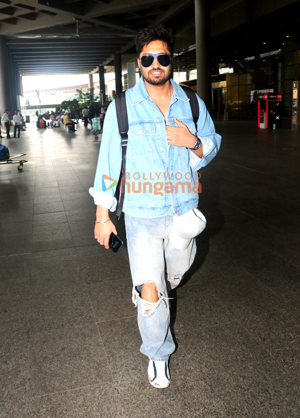 photos kiara advani madhuri dixit and others snapped at the airport 4