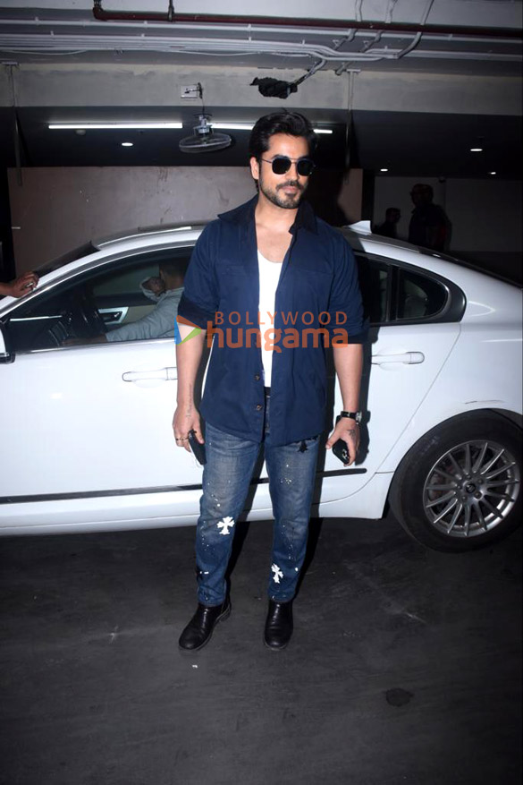 photos kiara advani madhuri dixit and others snapped at the airport 6
