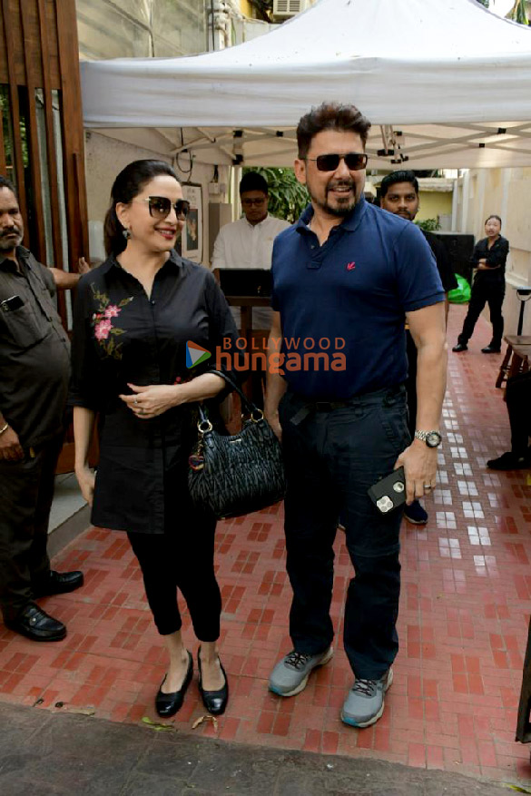 photos madhuri dixit snapped with her husband in bandra 2