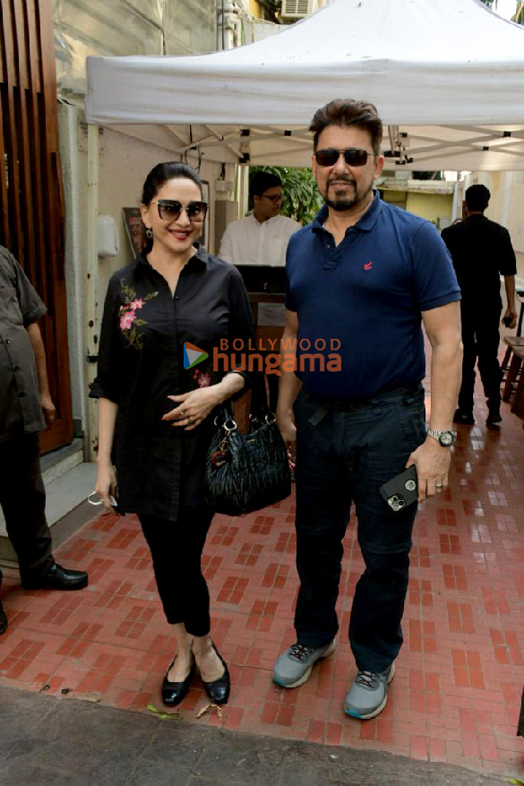 photos madhuri dixit snapped with her husband in bandra 4