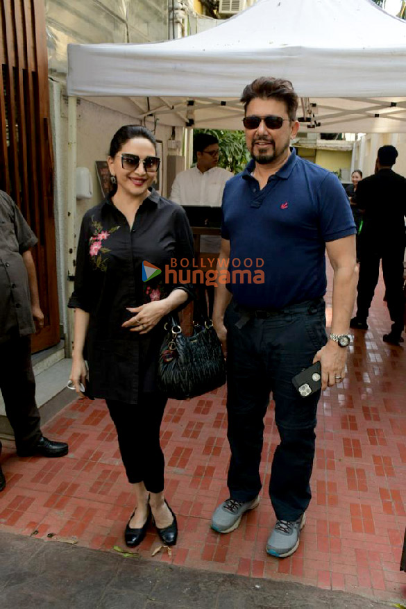 photos madhuri dixit snapped with her husband in bandra 6
