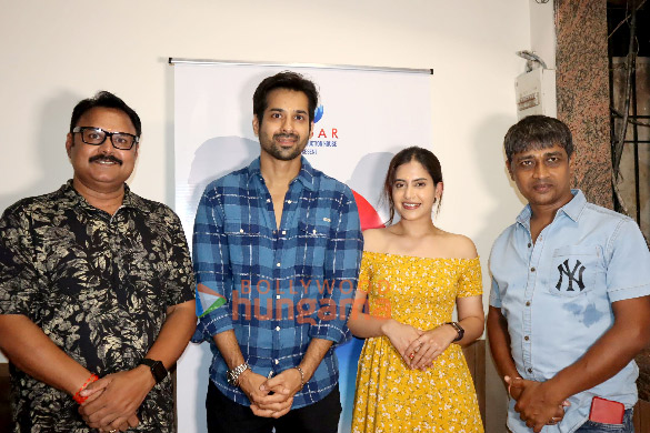 photos mahurat of director santos sagars film desi love 1