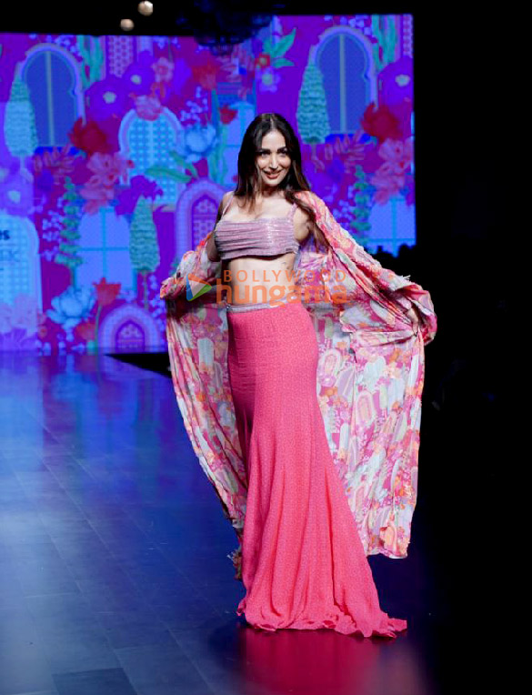 photos malaika arora amrin qureshi and namashi chakraborty turn showstoppers at bombay times fashion week 2023 6
