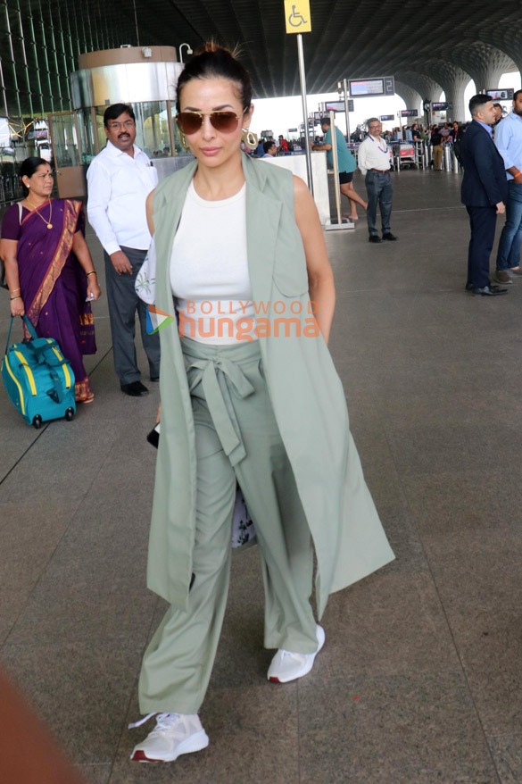 photos malaika arora shilpa shetty and ameesha patel snapped at the airport 1