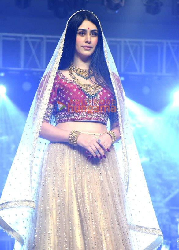 photos malaika arora warina hussain and amyra dastur turned showstoppers at the jewelbuzz iconic awards 2023 5