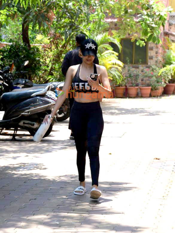 Photos: Malaika Arora spotted outside Diva Yoga in Bandra Photos: Malaika Arora spotted outside Diva Yoga in Bandra