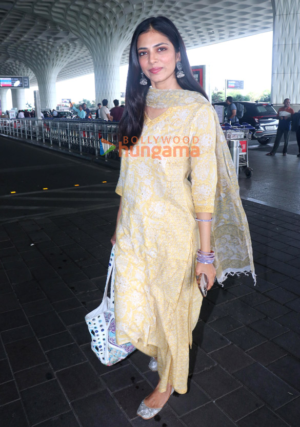 photos malavika mohanan spotted at the airport 1