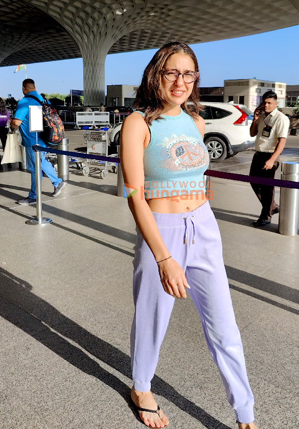 photos parineeti chopra and sara ali khan snapped at the airport 2
