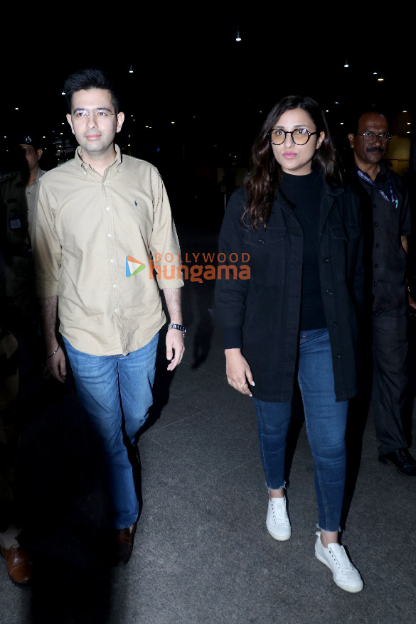 photos parineeti chopra and sara ali khan snapped at the airport 3