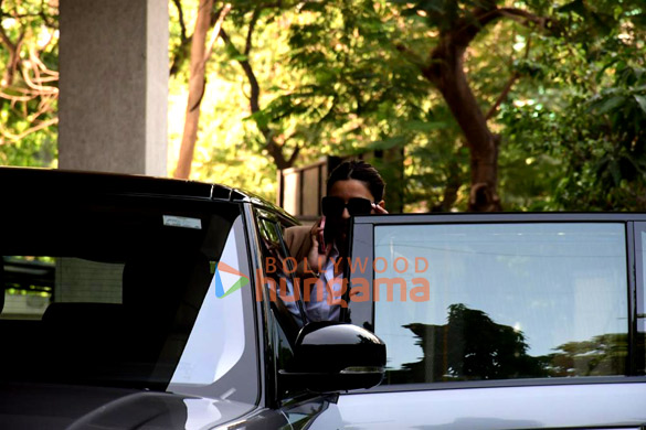 photos parineeti chopra snapped in khar 2 2