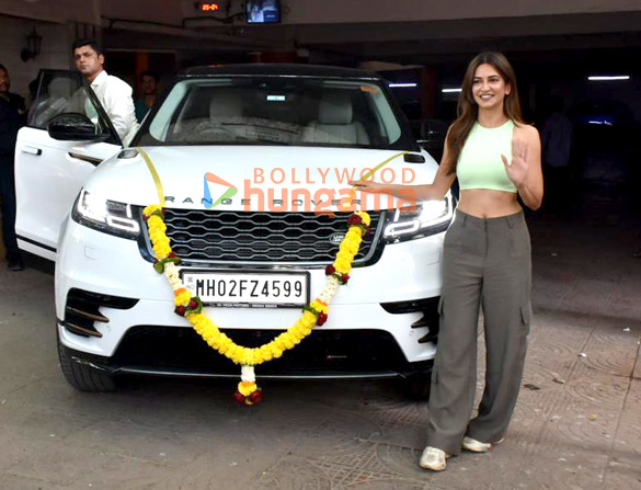 photos pulkit samrat and kriti kharbanda snapped with her new car 2