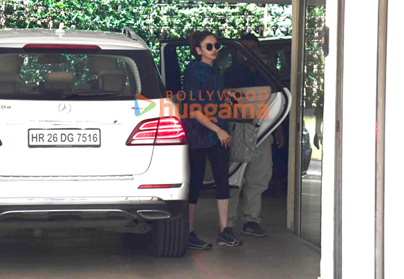 Photos: Rakul Preet Singh snapped in Bandra Photos: Rakul Preet Singh snapped in Bandra