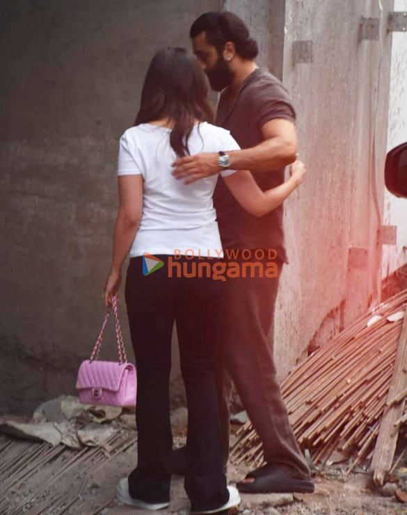 photos ranbir kapoor and alia bhatt snapped at the construction site of their new house 2