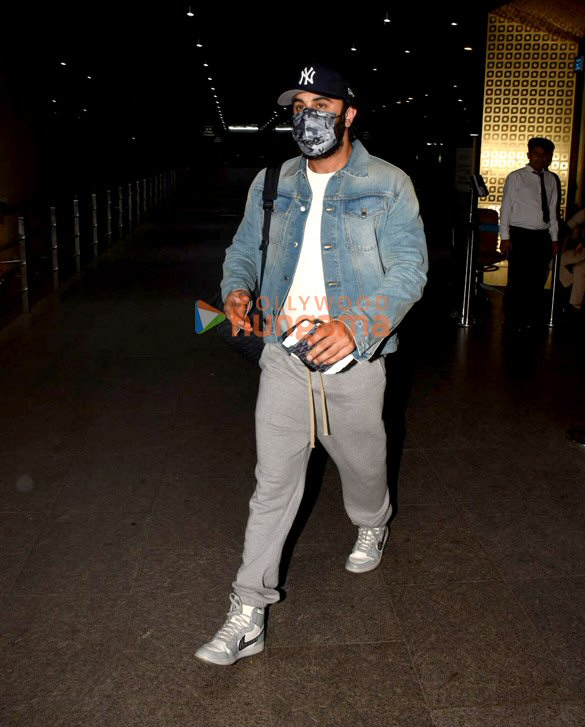 photos ranbir kapoor snapped at the airport 2 5
