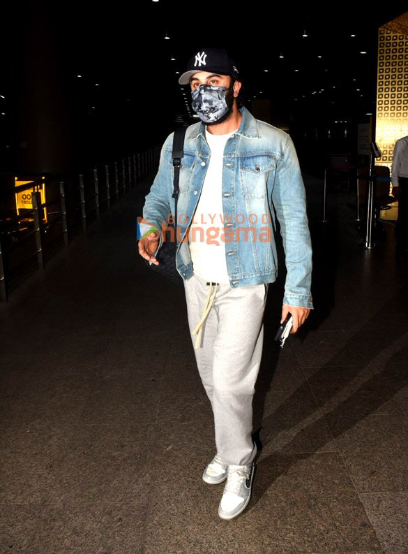 photos ranbir kapoor snapped at the airport 3 5