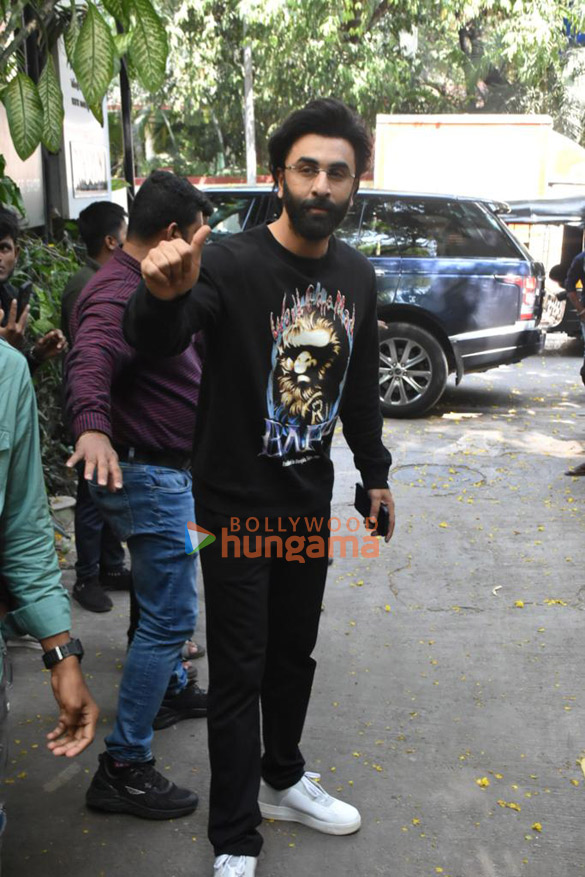 Photos: Ranbir Kapoor spotted at Krome studio in Bandra Photos: Ranbir Kapoor spotted at Krome studio in Bandra