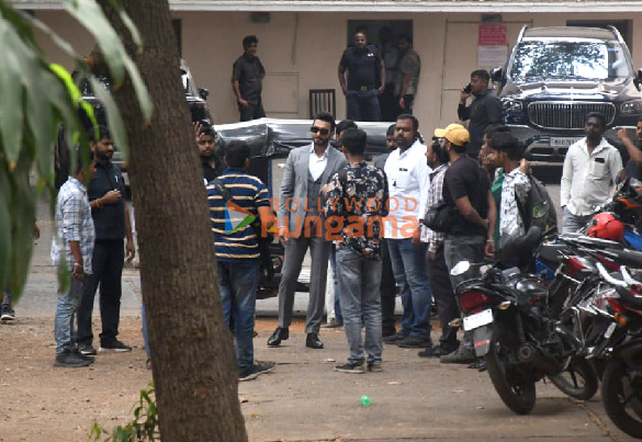 photos ranveer singh snapped outside mehboob studio in bandra 2