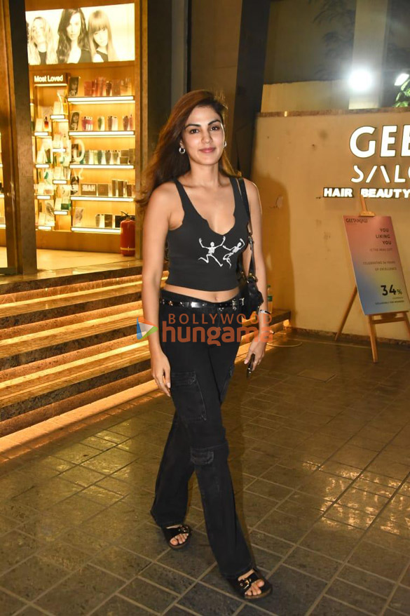 photos rhea chakraborty snapped at a salon in bandra 1