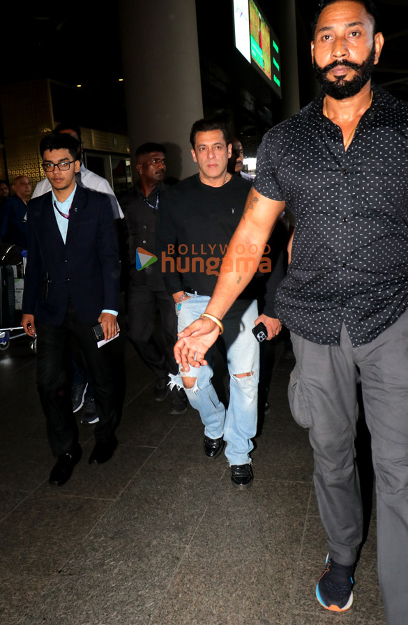 photos salman khan and alia bhatt snapped at the airport 5