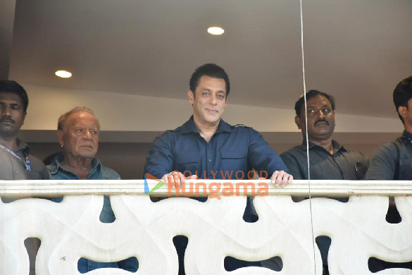 Photos: Salman Khan and Salim Khan greet fans on occasion of Eid 2023 Photos: Salman Khan and Salim Khan greet fans on occasion of Eid 2023