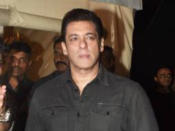 Photos: Salman Khan snapped promoting Kisi Ka Bhai Kisi Ki Jaan at Mehboob Studio