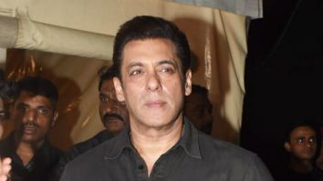 Photos: Salman Khan snapped promoting Kisi Ka Bhai Kisi Ki Jaan at Mehboob Studio