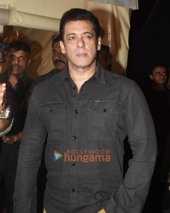 Photos: Salman Khan snapped promoting Kisi Ka Bhai Kisi Ki Jaan at Mehboob Studio