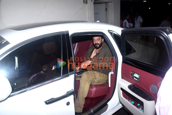 photos sanjay dutt snapped at the airport 1 2