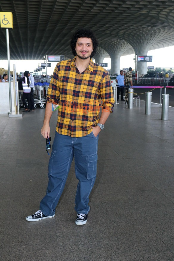 photos sanya malhotra sussanne khan sherlyn chopra and raashii khanna snapped at the airport 1 3
